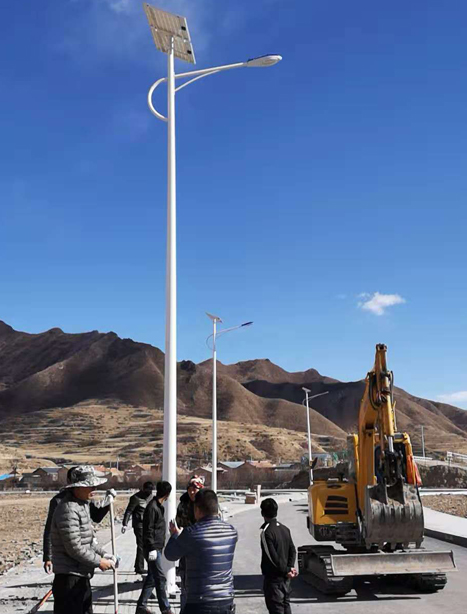 甘南碌曲10米布尔津太阳能路灯项目