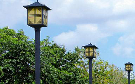 太阳能布尔津庭院灯怎么选亮度与续航更耐用